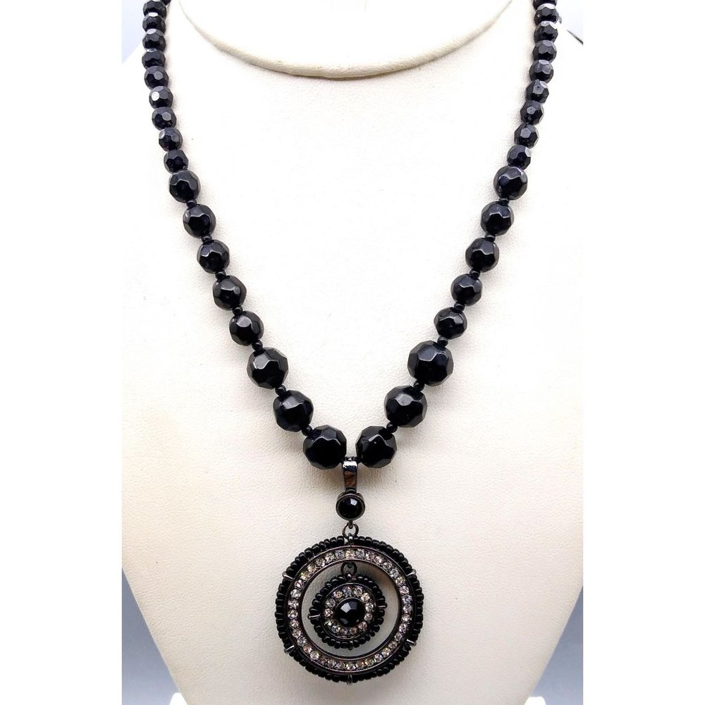 Liz Claiborne est 1976 Black Beaded Vintage Pendant Necklace